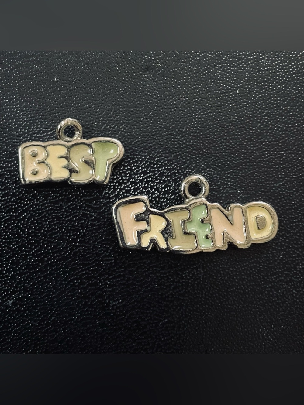 ⚡️ Set of Best Friends charms NEW